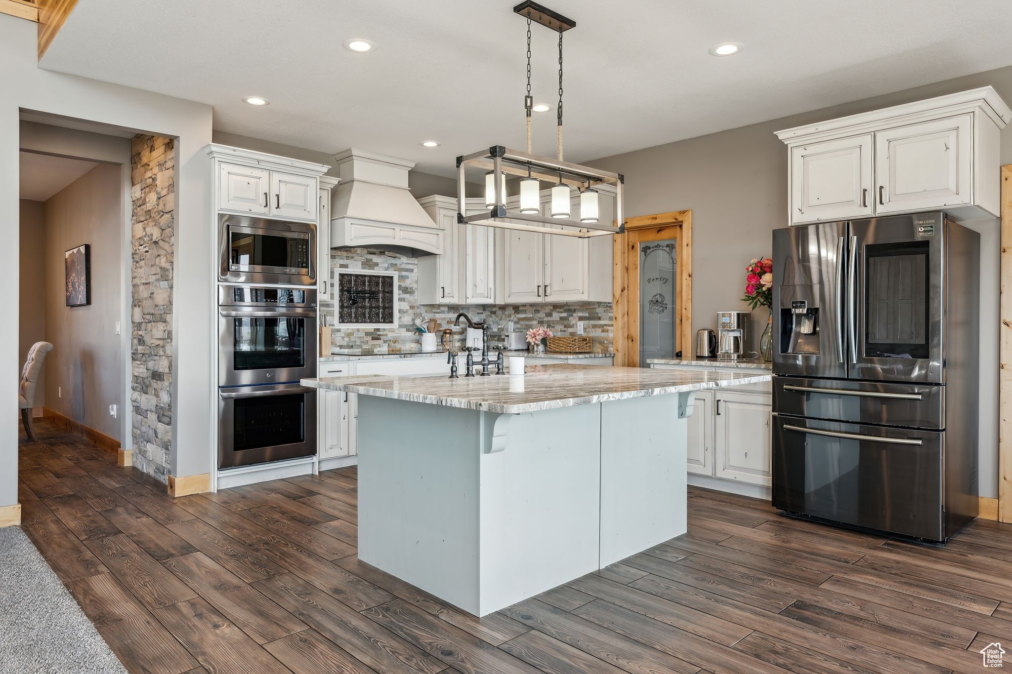 HIDDEN HOLLOW ESTATE - Residential