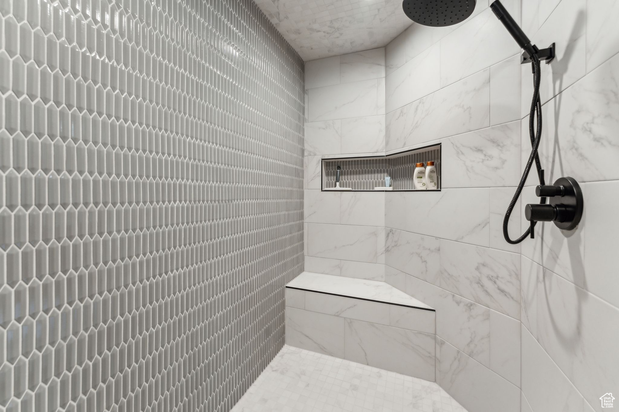 HIDDEN HOLLOW ESTATE - Residential