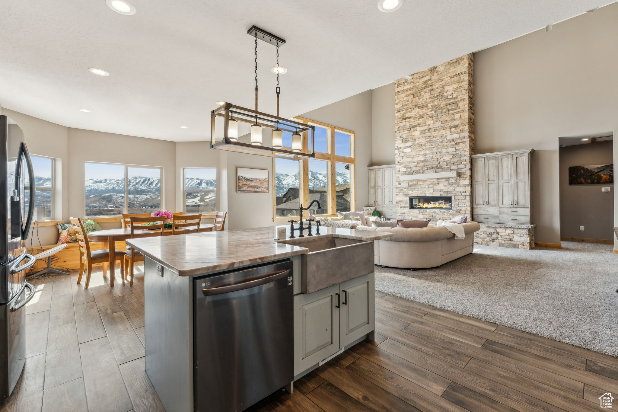 HIDDEN HOLLOW ESTATE - Residential