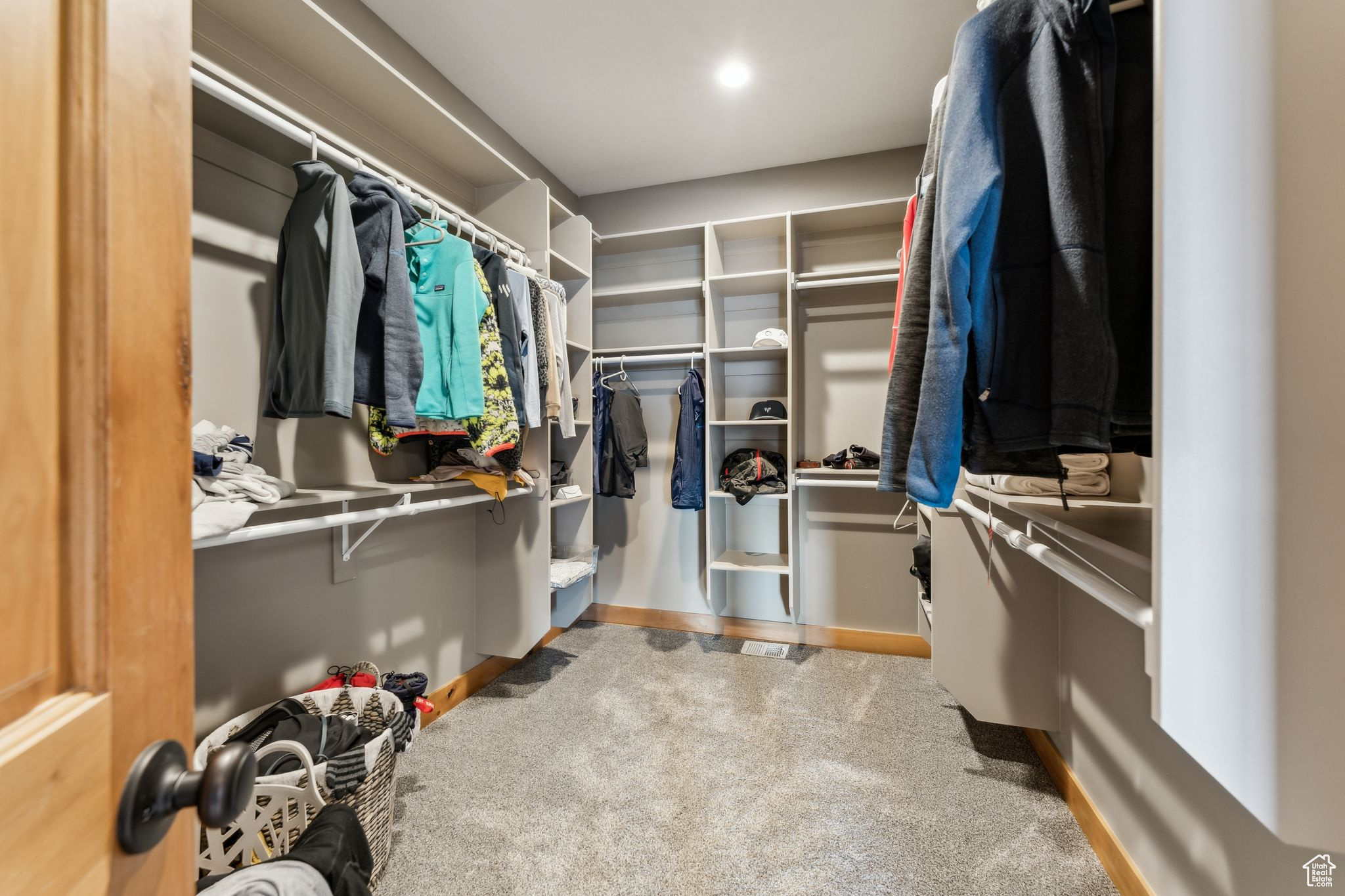 HIDDEN HOLLOW ESTATE - Residential