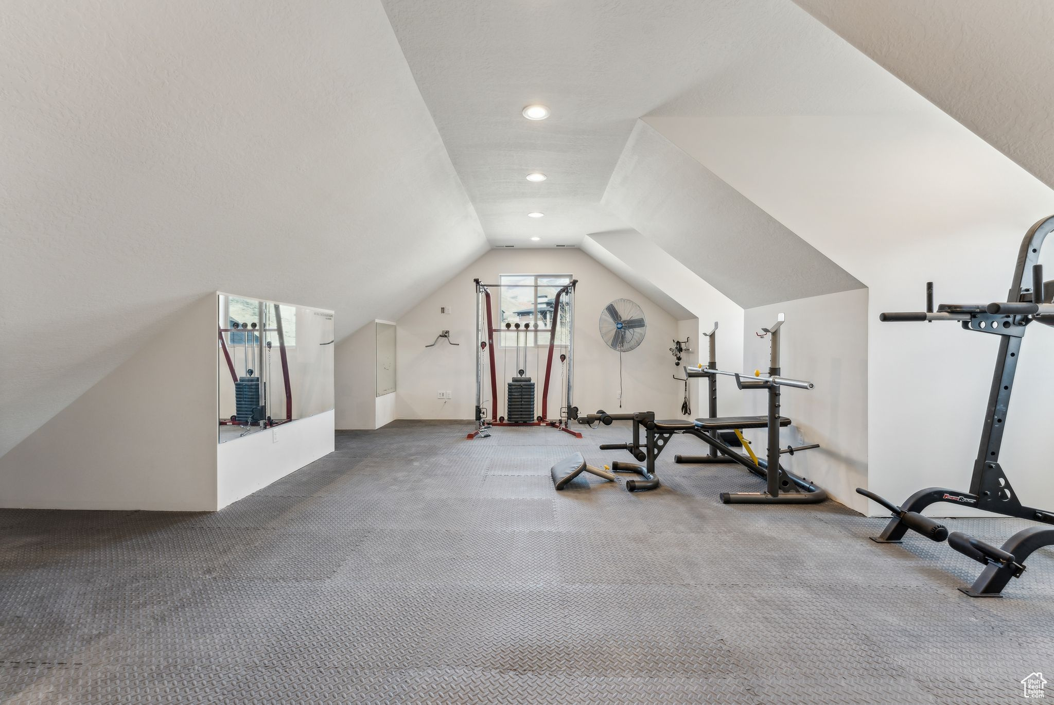 HIDDEN HOLLOW ESTATE - Residential