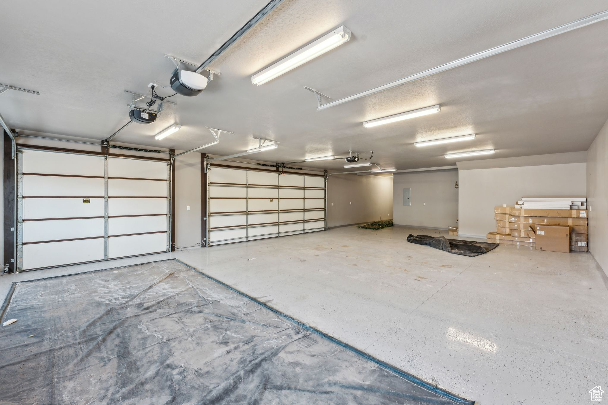 HIDDEN HOLLOW ESTATE - Residential