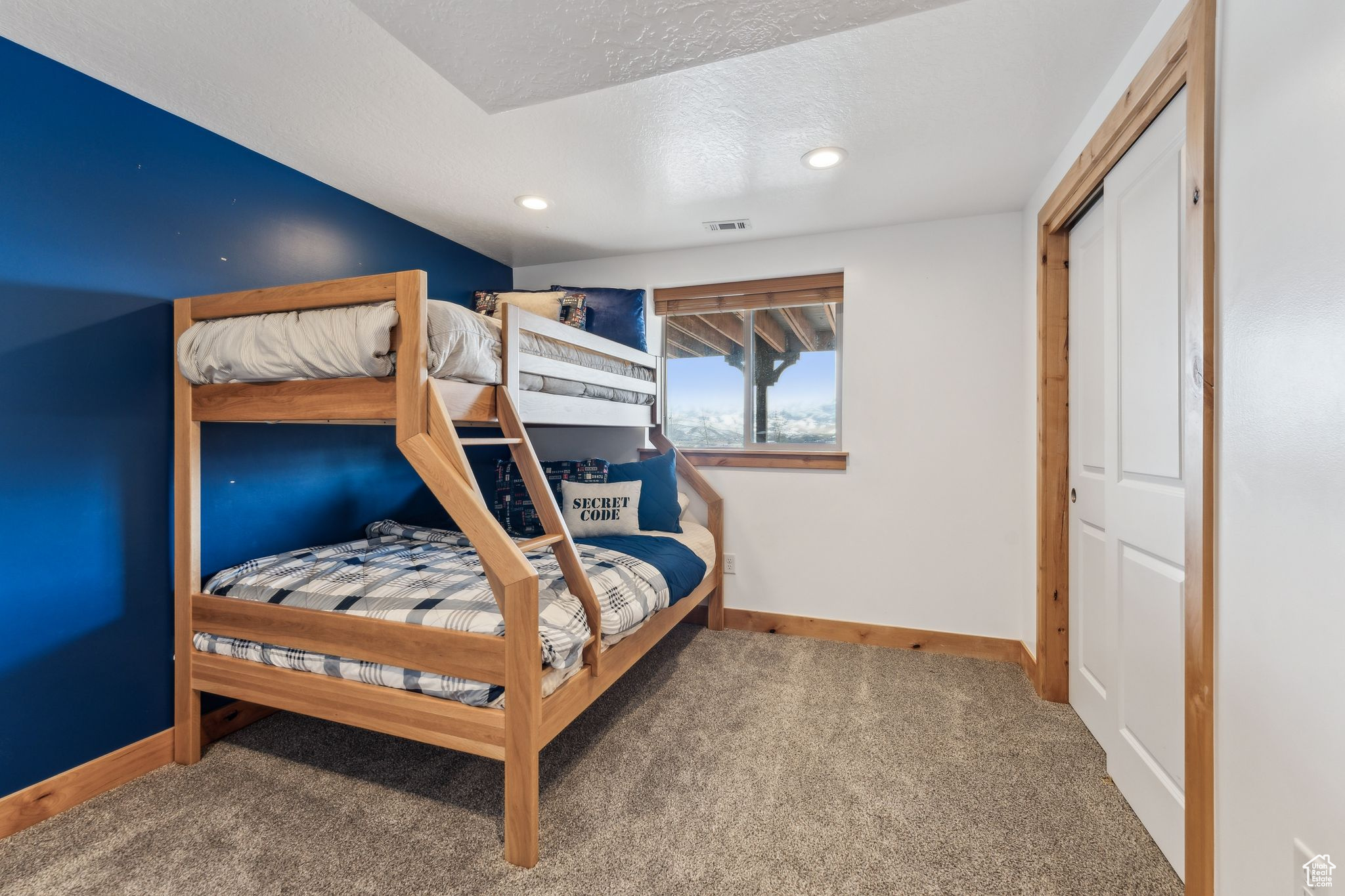 HIDDEN HOLLOW ESTATE - Residential