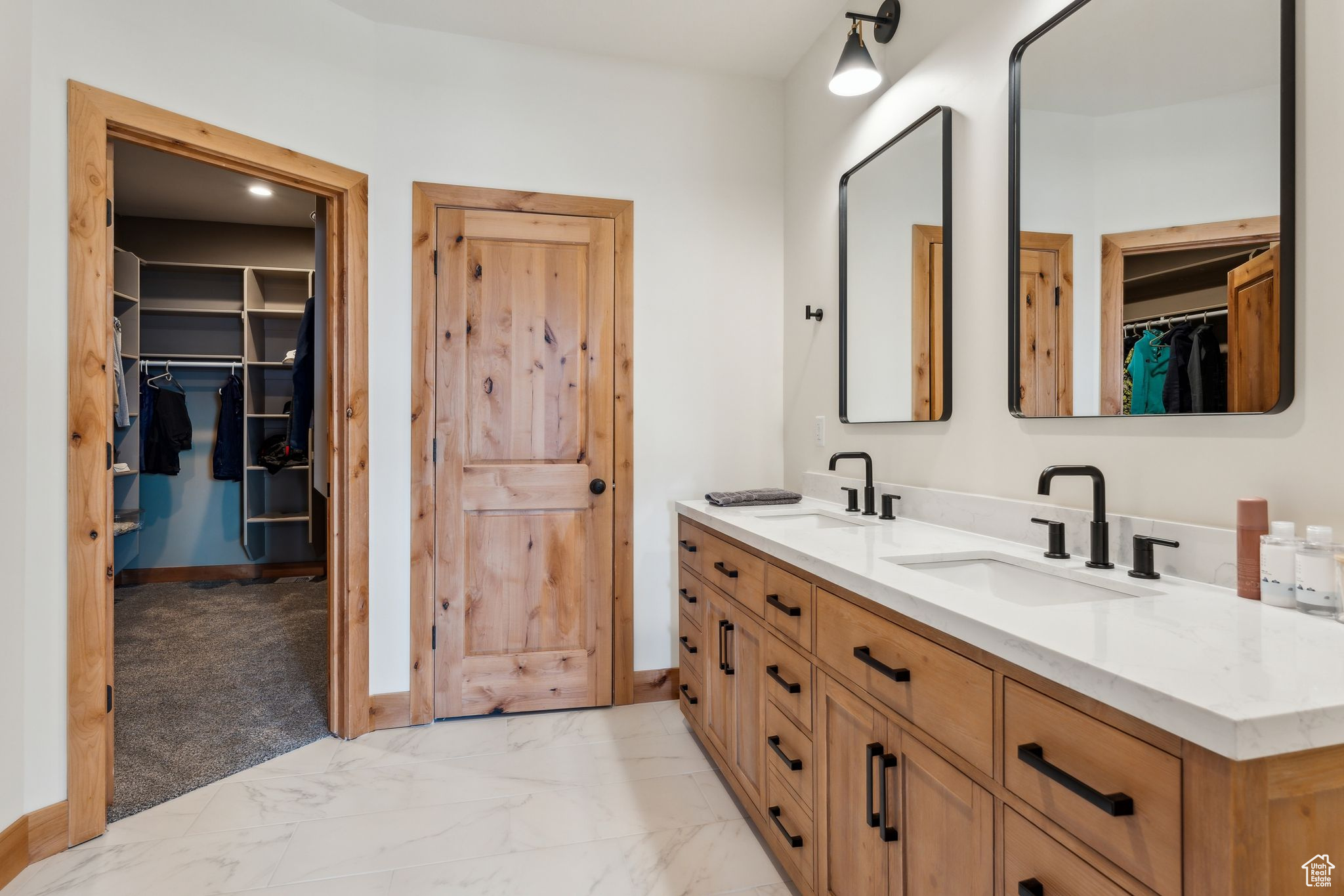 HIDDEN HOLLOW ESTATE - Residential