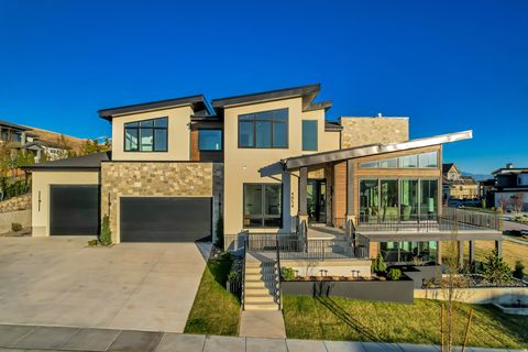 Photo of 4854 N SOLEGGIATO CIR E, Lehi, UT 84043 (MLS # 2154791)