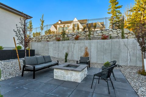 Tiny photo for 4854 N SOLEGGIATO CIR E, Lehi, UT 84043 (MLS # 2154791)
