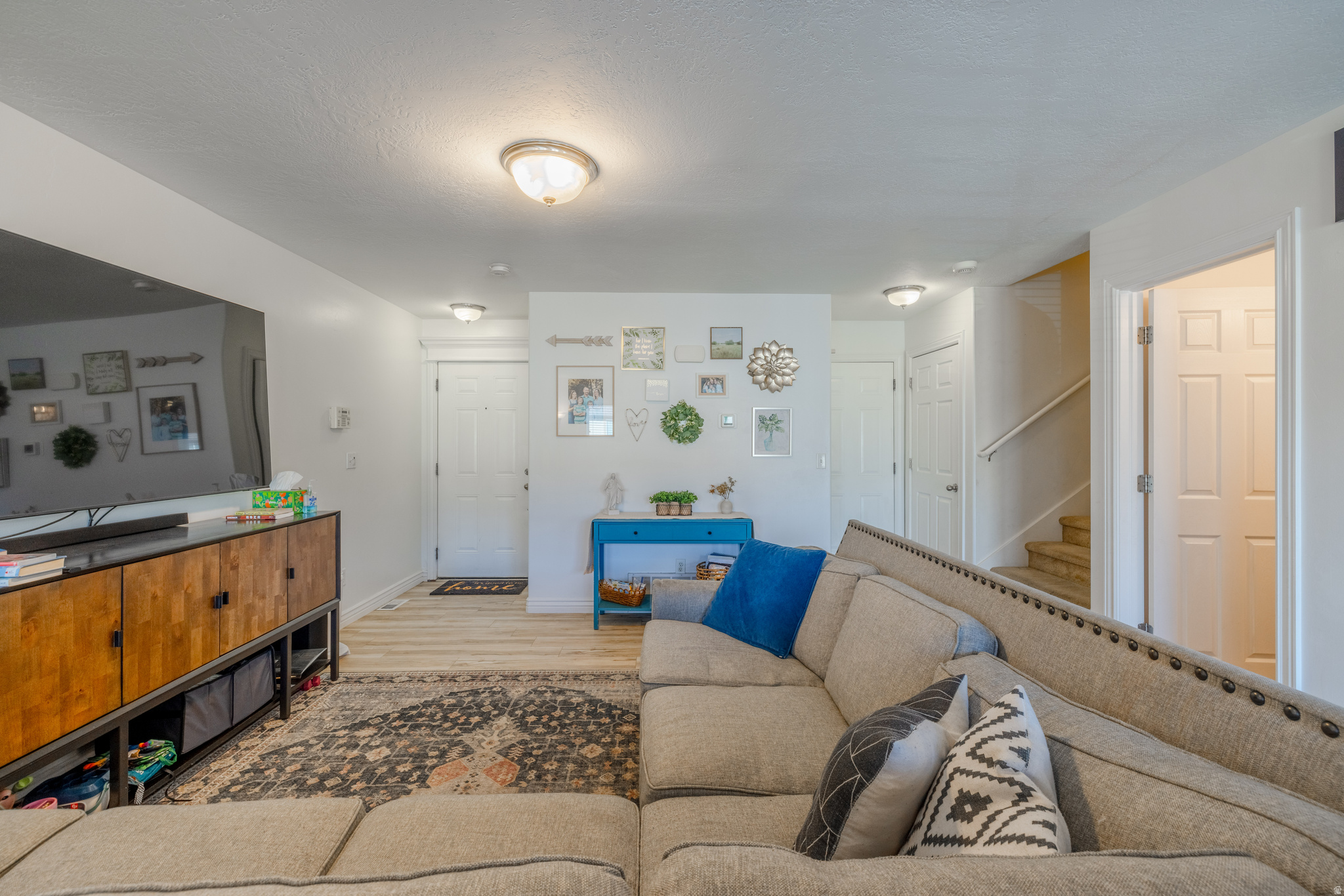 SARATOGA CHASE - Residential