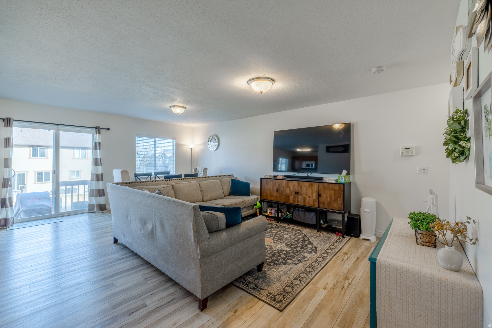 SARATOGA CHASE - Residential