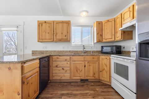 Tiny photo for 1468 S 910 W, Payson, UT 84651 (MLS # 2139064)