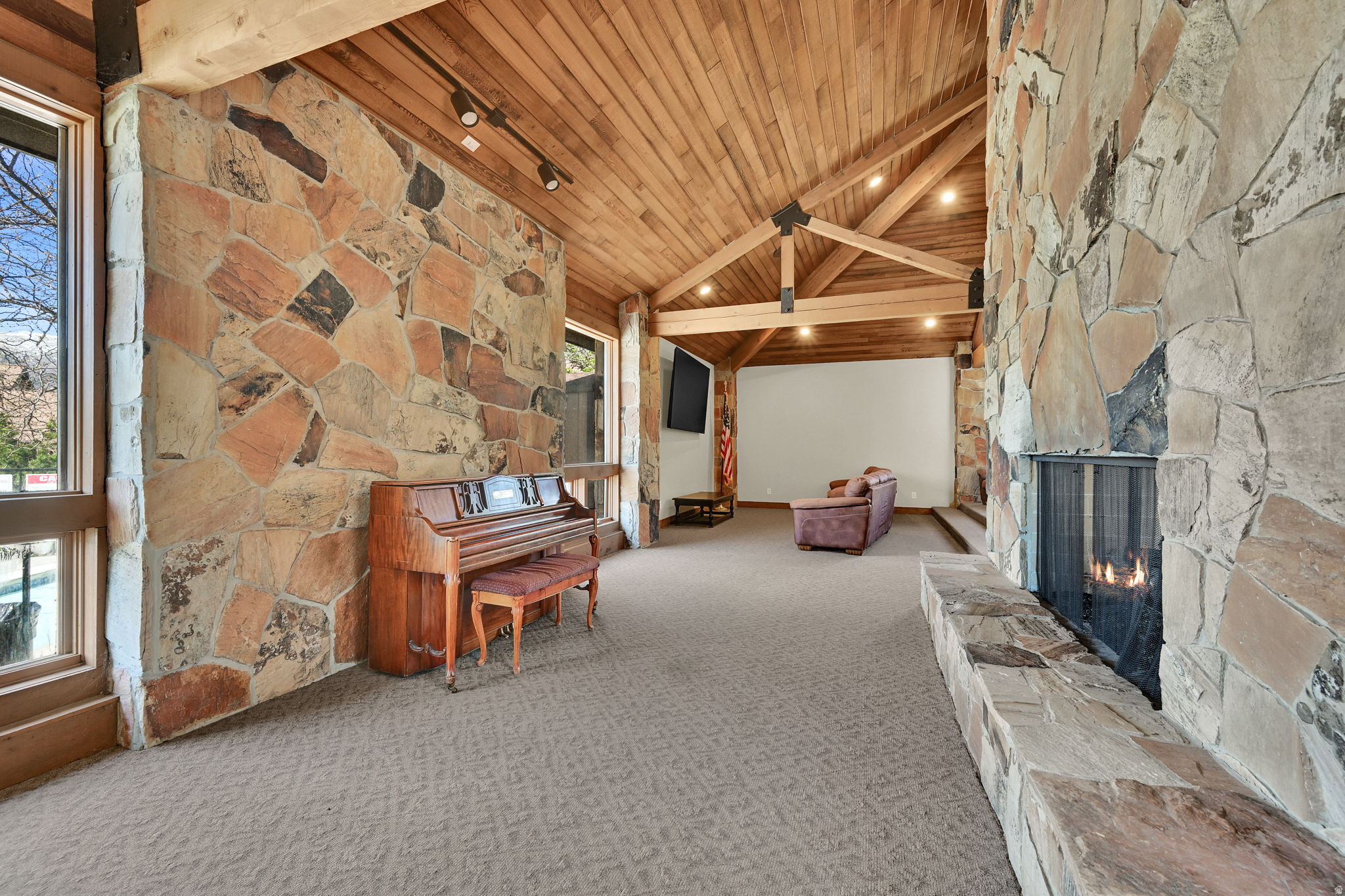WOLF LODGE - Residential