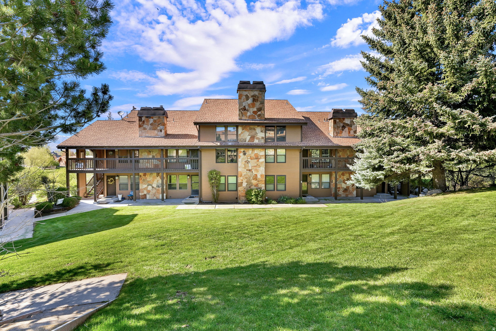 WOLF LODGE - Residential