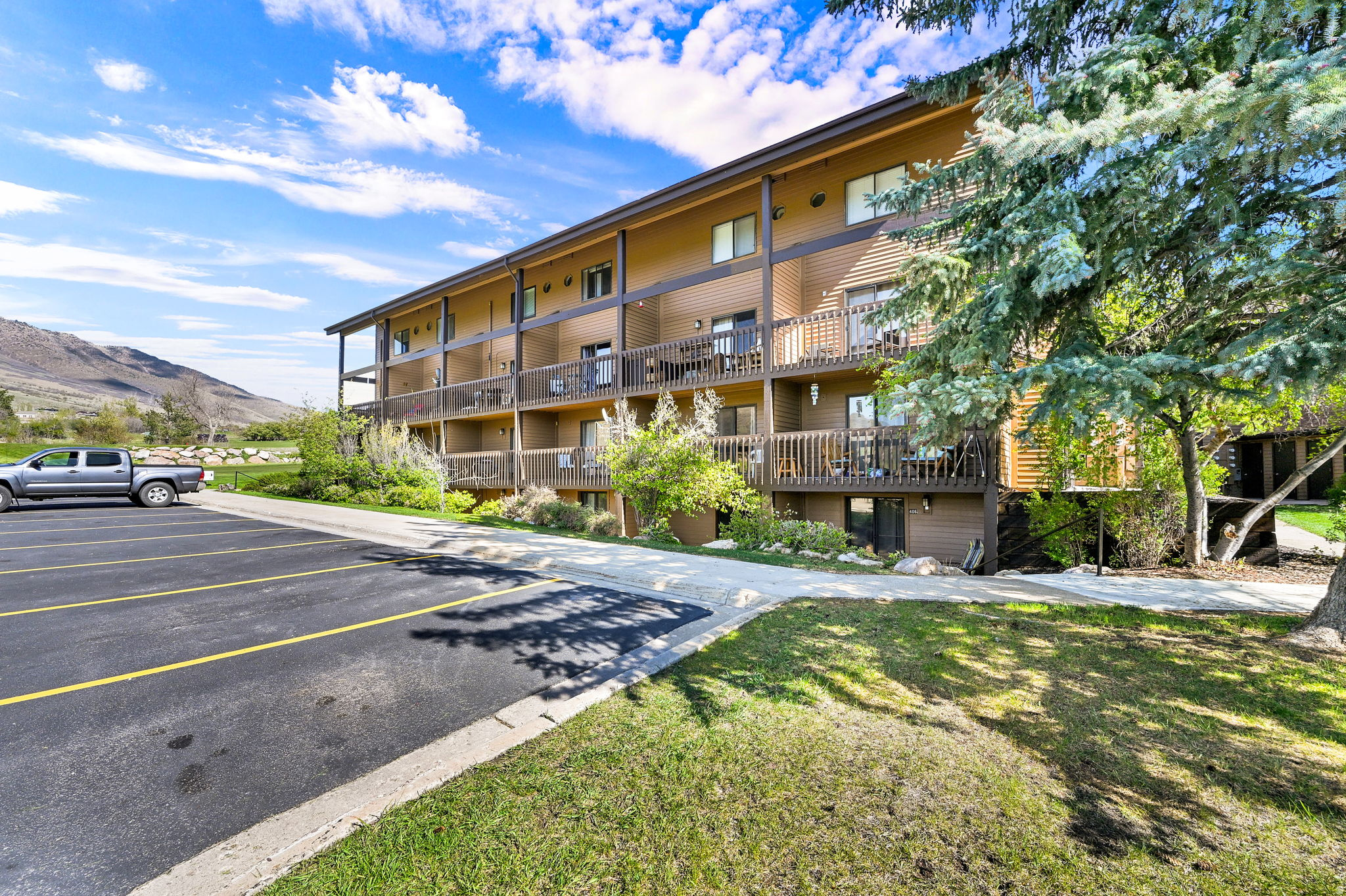 WOLF LODGE - Residential