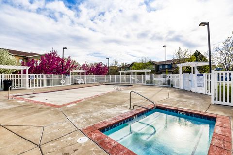 Tiny photo for 1114 N SHEPARD CREEK PKWY #10, Farmington, UT 84025 (MLS # 2147251)