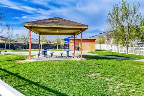 Tiny photo for 1114 N SHEPARD CREEK PKWY #10, Farmington, UT 84025 (MLS # 2147251)
