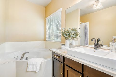 Tiny photo for 1114 N SHEPARD CREEK PKWY #10, Farmington, UT 84025 (MLS # 2147251)