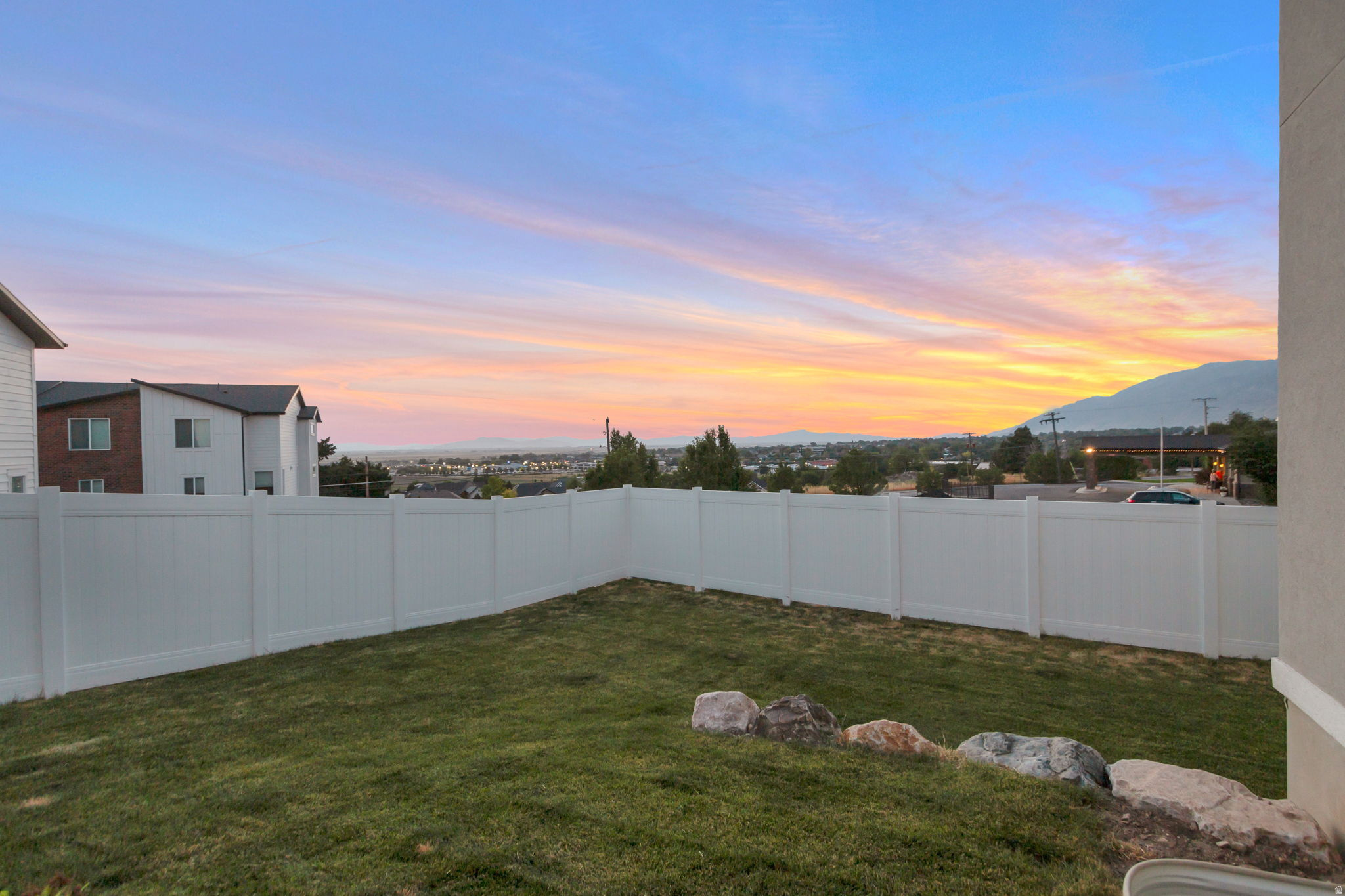 PERRY CANYON - Residential