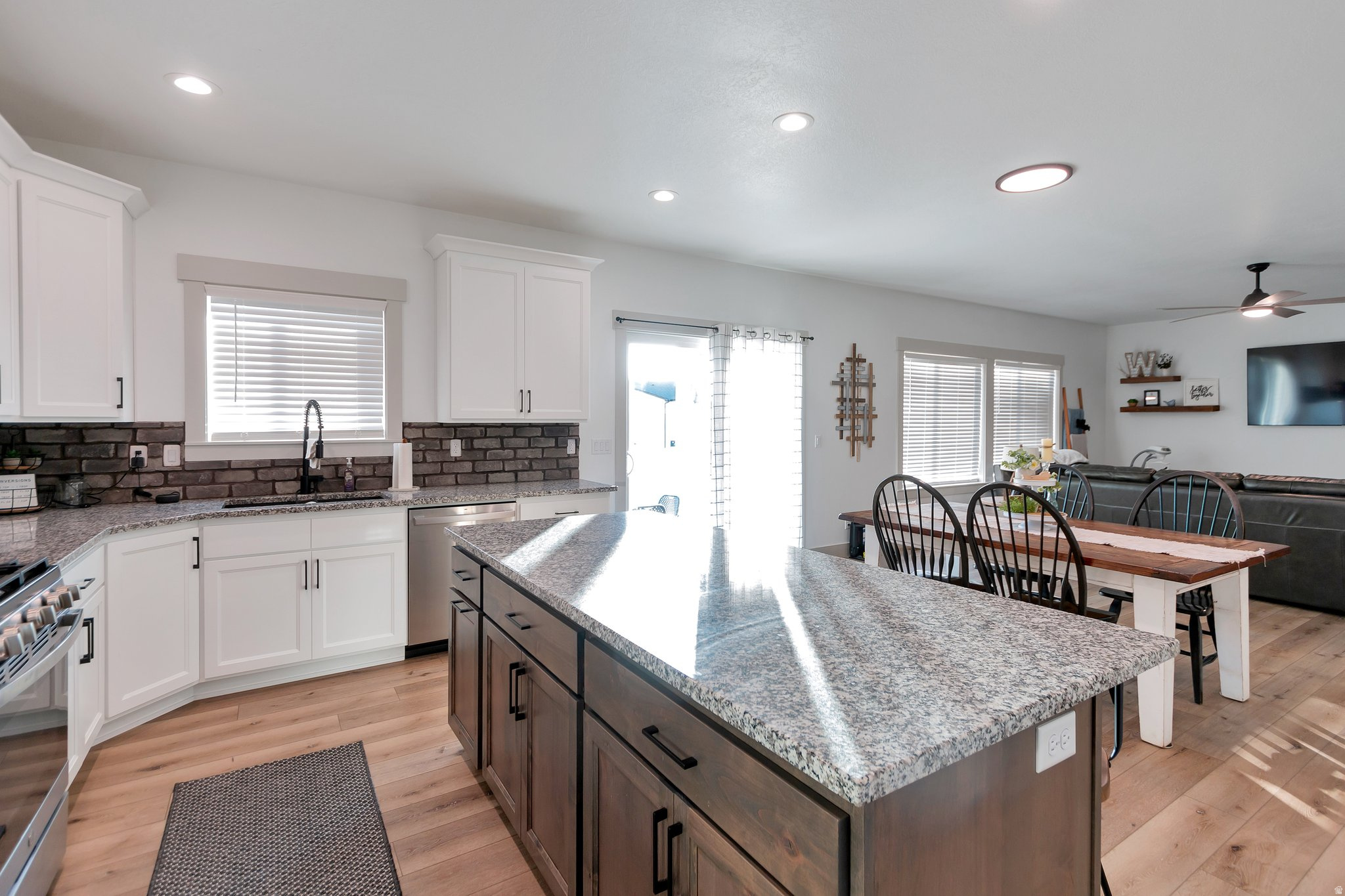 PERRY CANYON - Residential