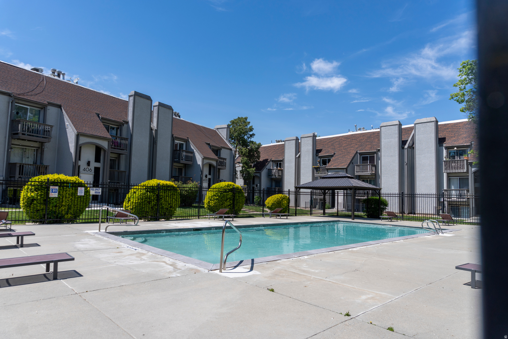 WILLOWBROOK - Residential