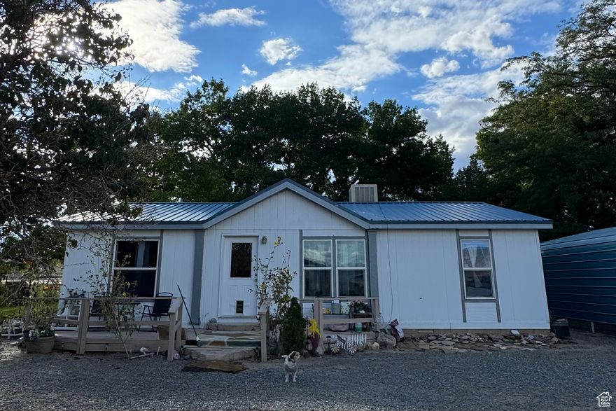 Cozy 3-Bedroom Home with Stunning Split Mountain View- Country Living 1 Acre!   The exterior of the home has recently been painted as well new exterior doors.    Sq ft, Acreage, and taxes per county records. Buyer to verify all information.  Home is being sold as is.