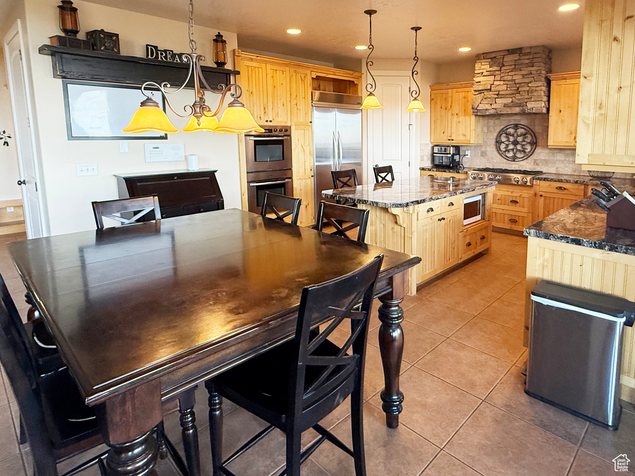 CANYON OAKS - Residential