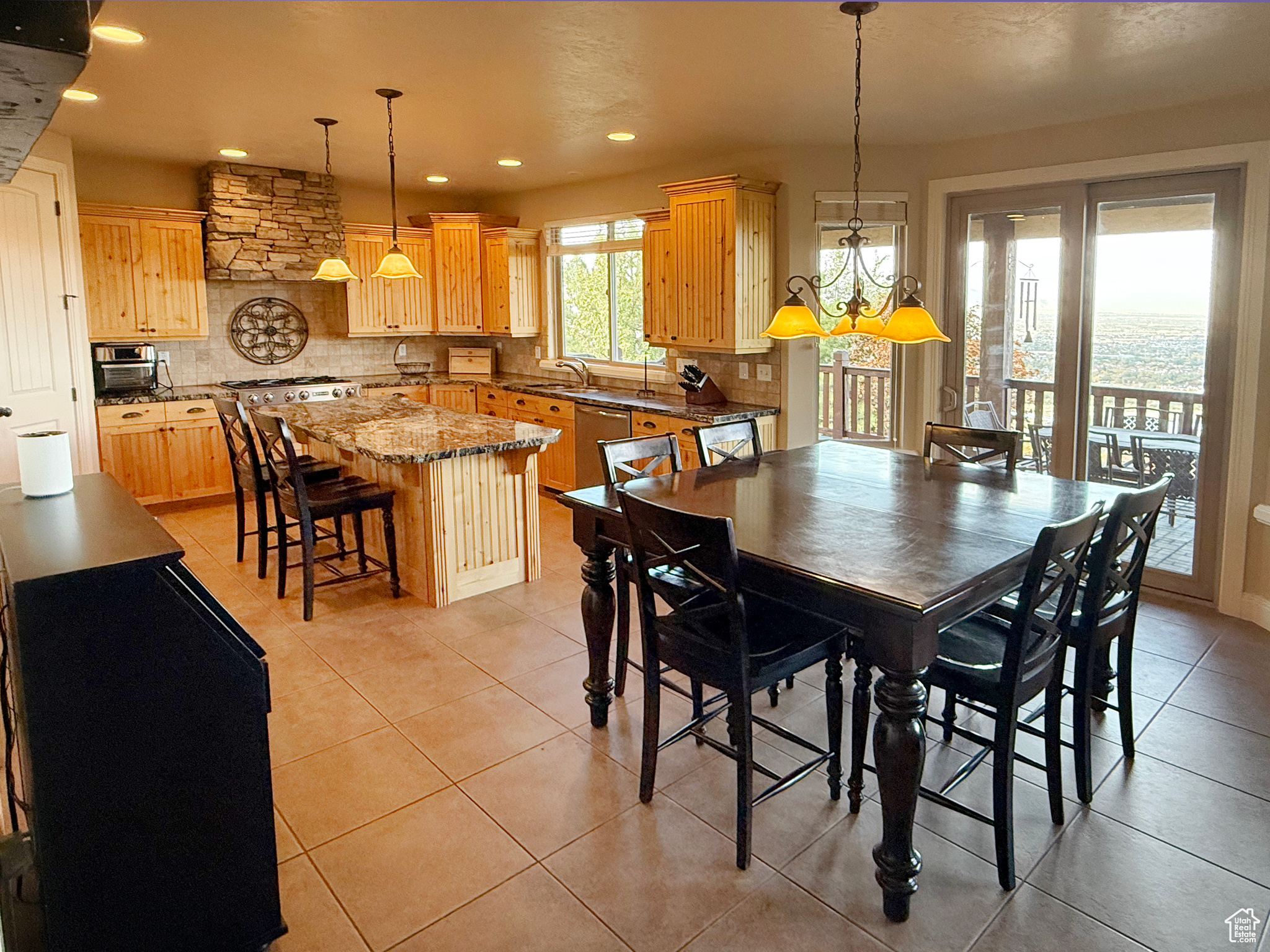 CANYON OAKS - Residential