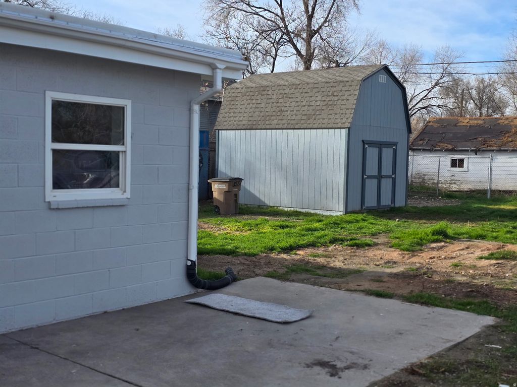 Photo of 946 S NAVAJO ST S, Salt Lake City, UT 84104 (MLS # 2126833)