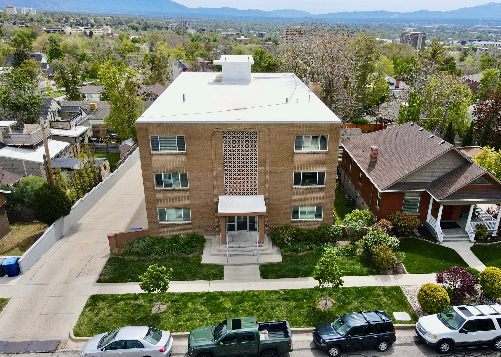 ROYAL CREST - Residential