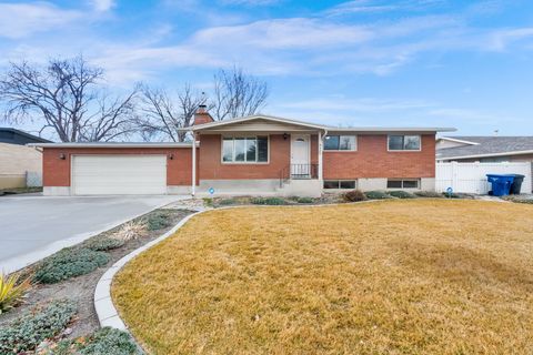Photo of 4520 S THORNWOOD AVE W, Taylorsville, UT 84123 (MLS # 2137593)