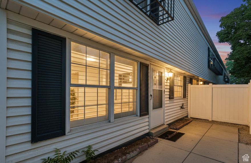 ***OPEN HOUSE SATURDAY OCTOBER 4TH 11AM - 1PM*** Discover this beautifully appointed 3-bedroom, 2-bathroom home nestled in a sought-after Murray neighborhood-minutes from highways, shopping, dining, parks & schools. Featuring a  2-car garage, an inviting open-concept layout, Walk-in closets, and a gas fireplace that creates a cozy ambiance, this home effortlessly blends comfort with modern convenience.  The HOA is awesome! Walking paths, Pickleball courts, Pool and MORE!!! Buyer to verify all.