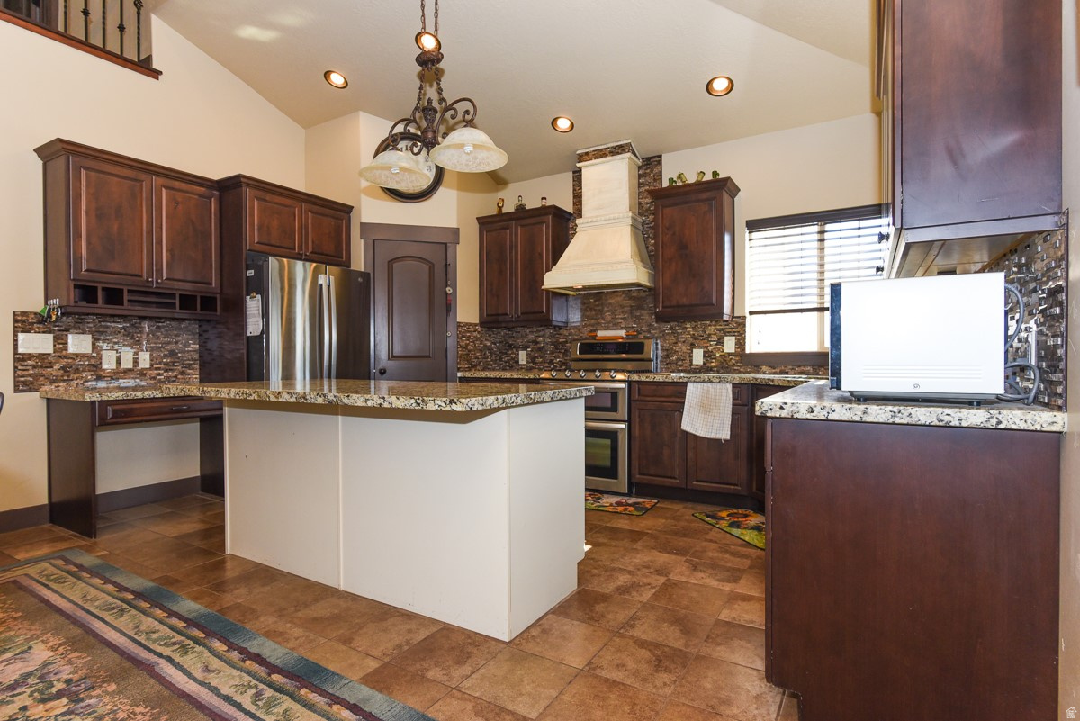 BLAKE MOUNTAIN VIEW EST - Residential