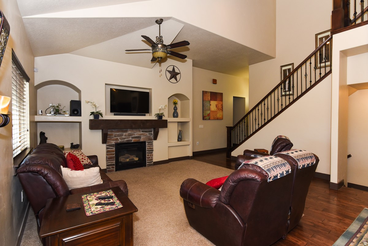 BLAKE MOUNTAIN VIEW EST - Residential