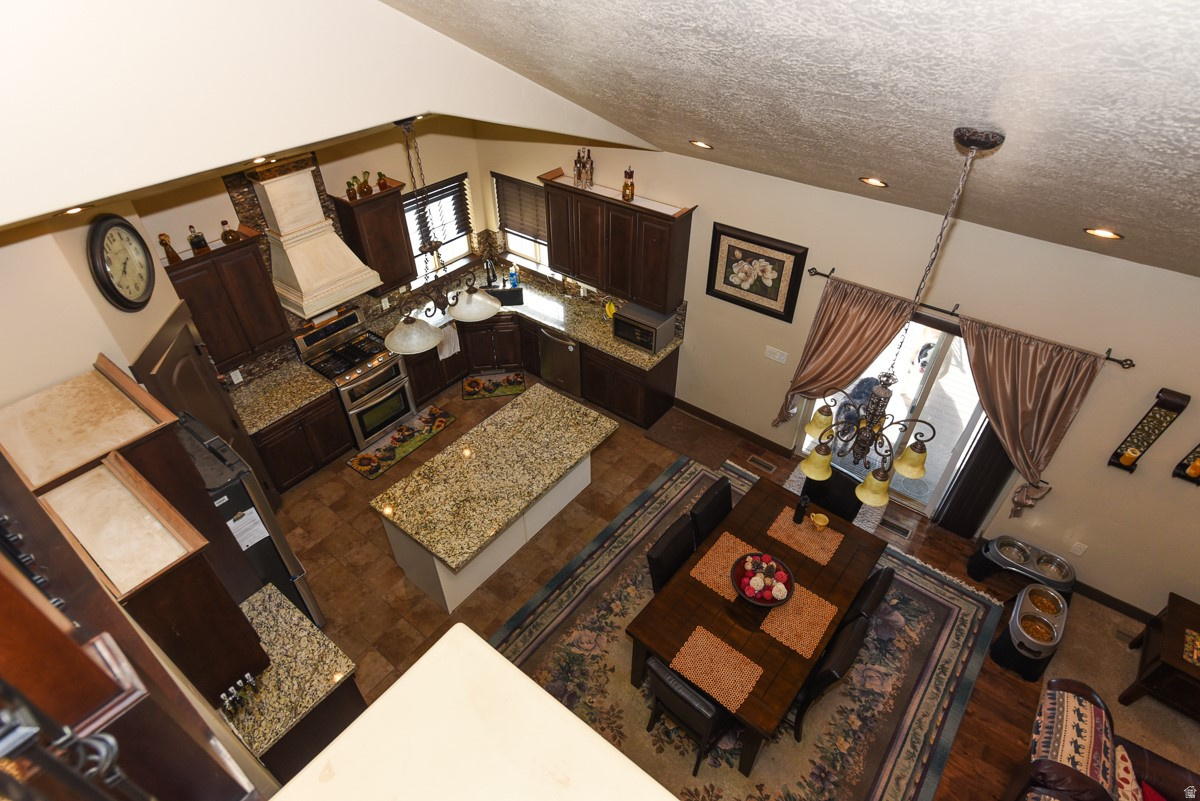 BLAKE MOUNTAIN VIEW EST - Residential