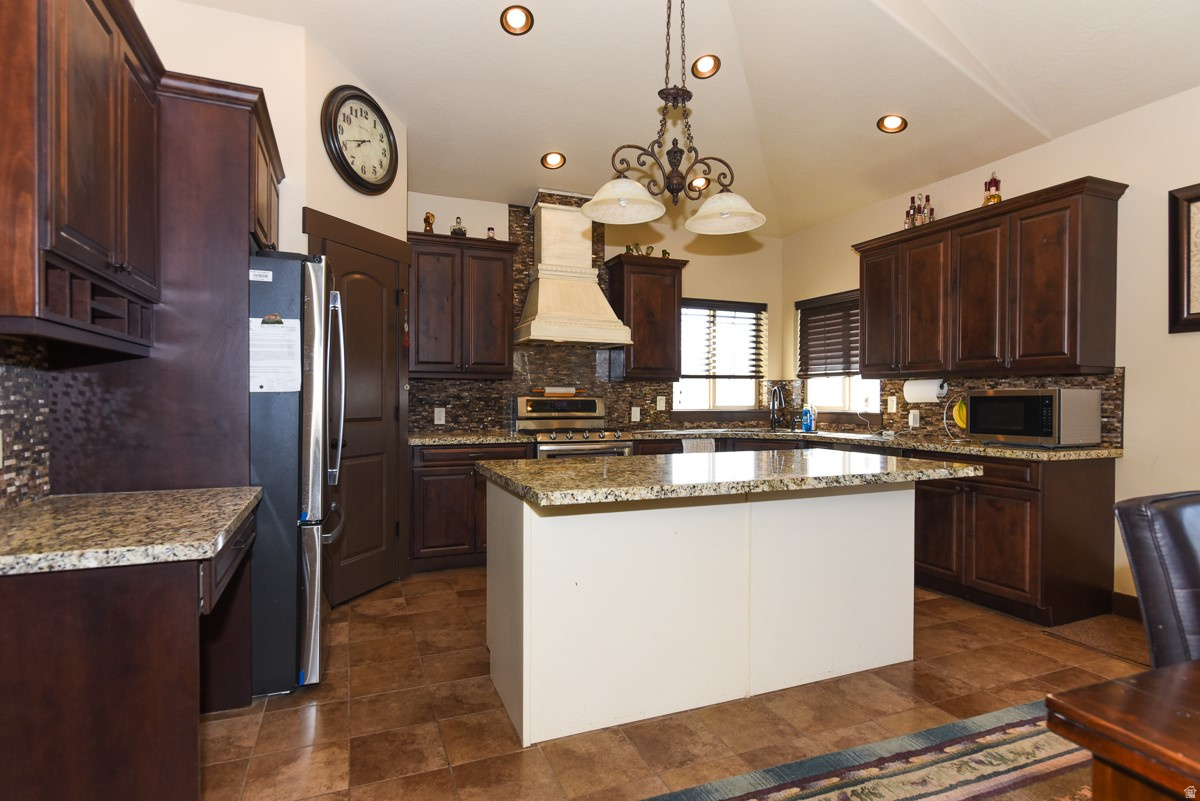 BLAKE MOUNTAIN VIEW EST - Residential