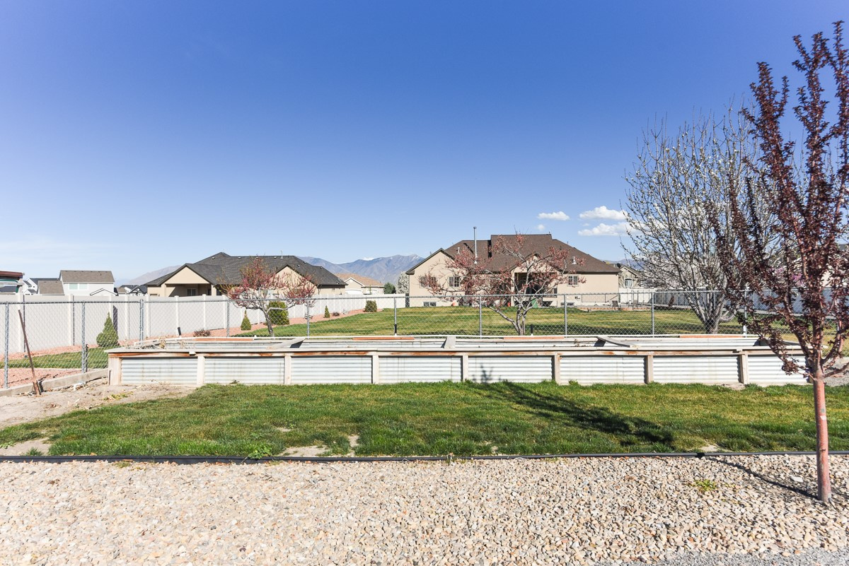 BLAKE MOUNTAIN VIEW EST - Residential