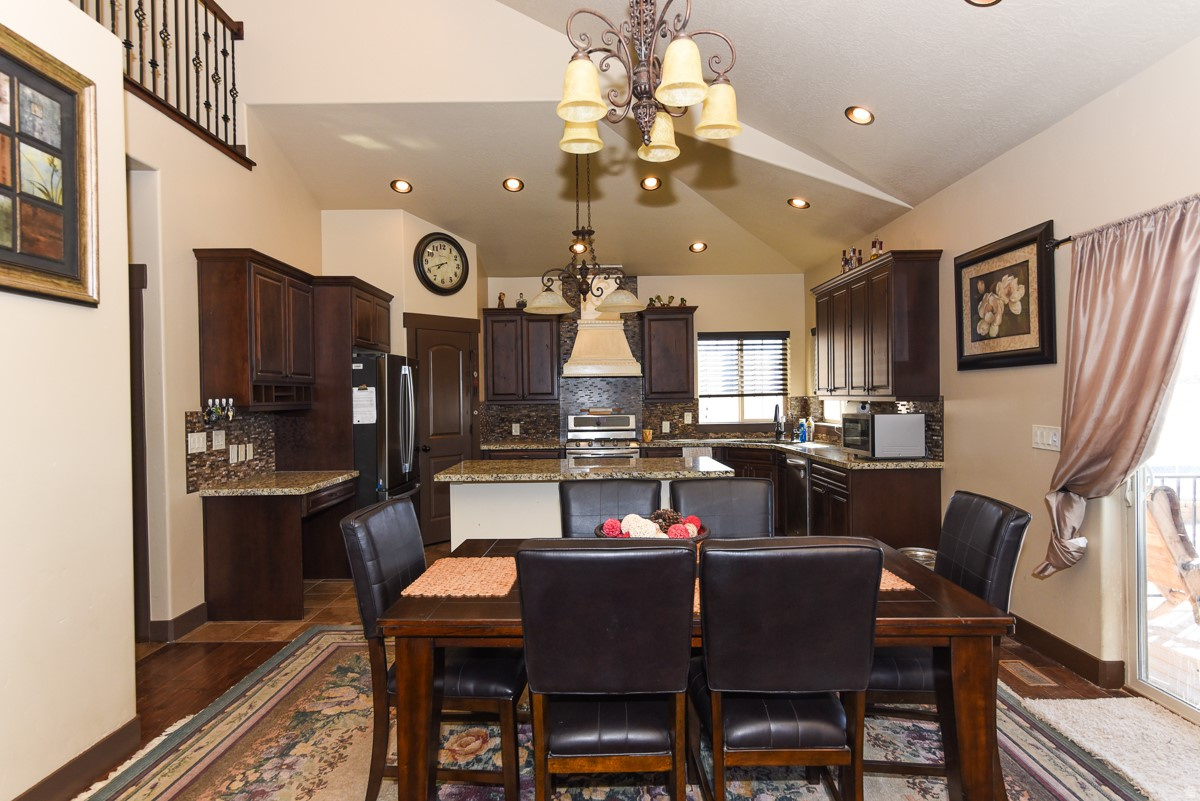 BLAKE MOUNTAIN VIEW EST - Residential