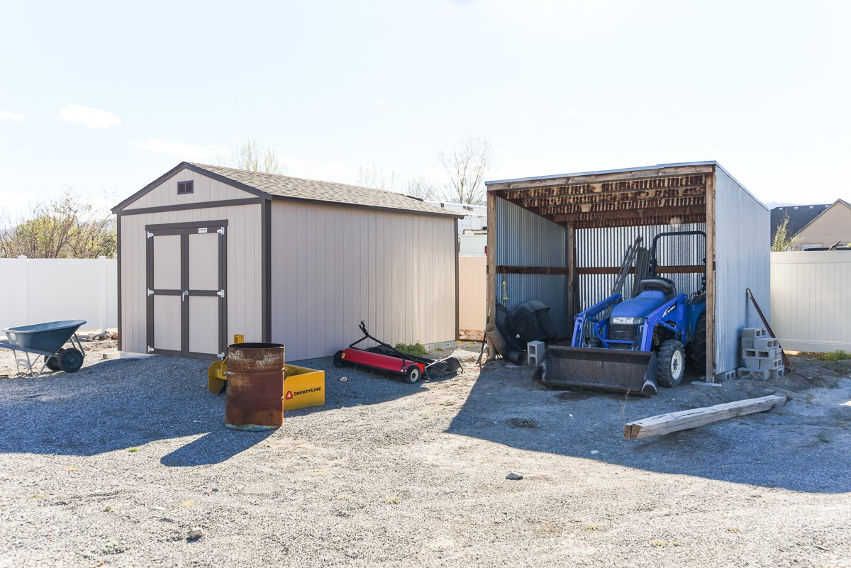 BLAKE MOUNTAIN VIEW EST - Residential