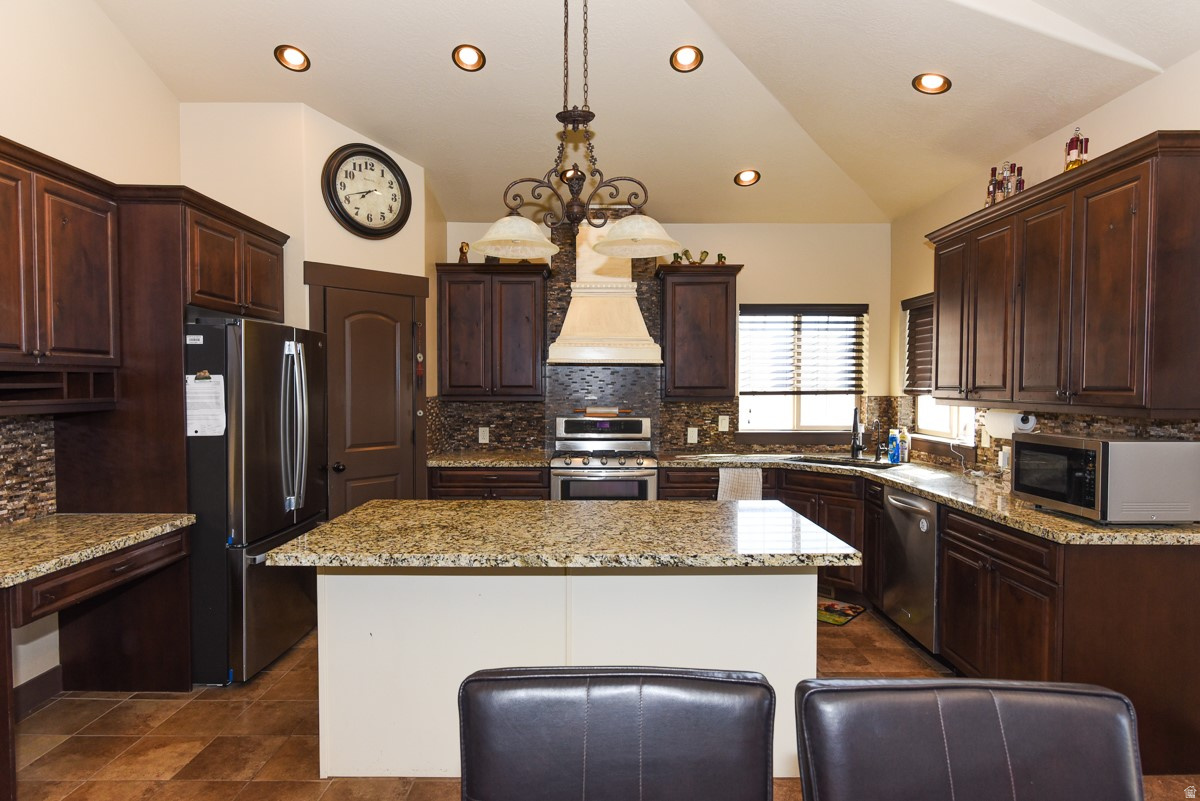 BLAKE MOUNTAIN VIEW EST - Residential