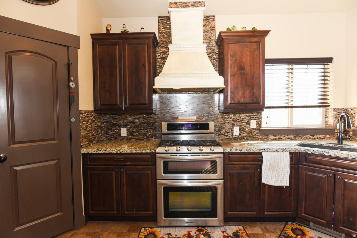 BLAKE MOUNTAIN VIEW EST - Residential