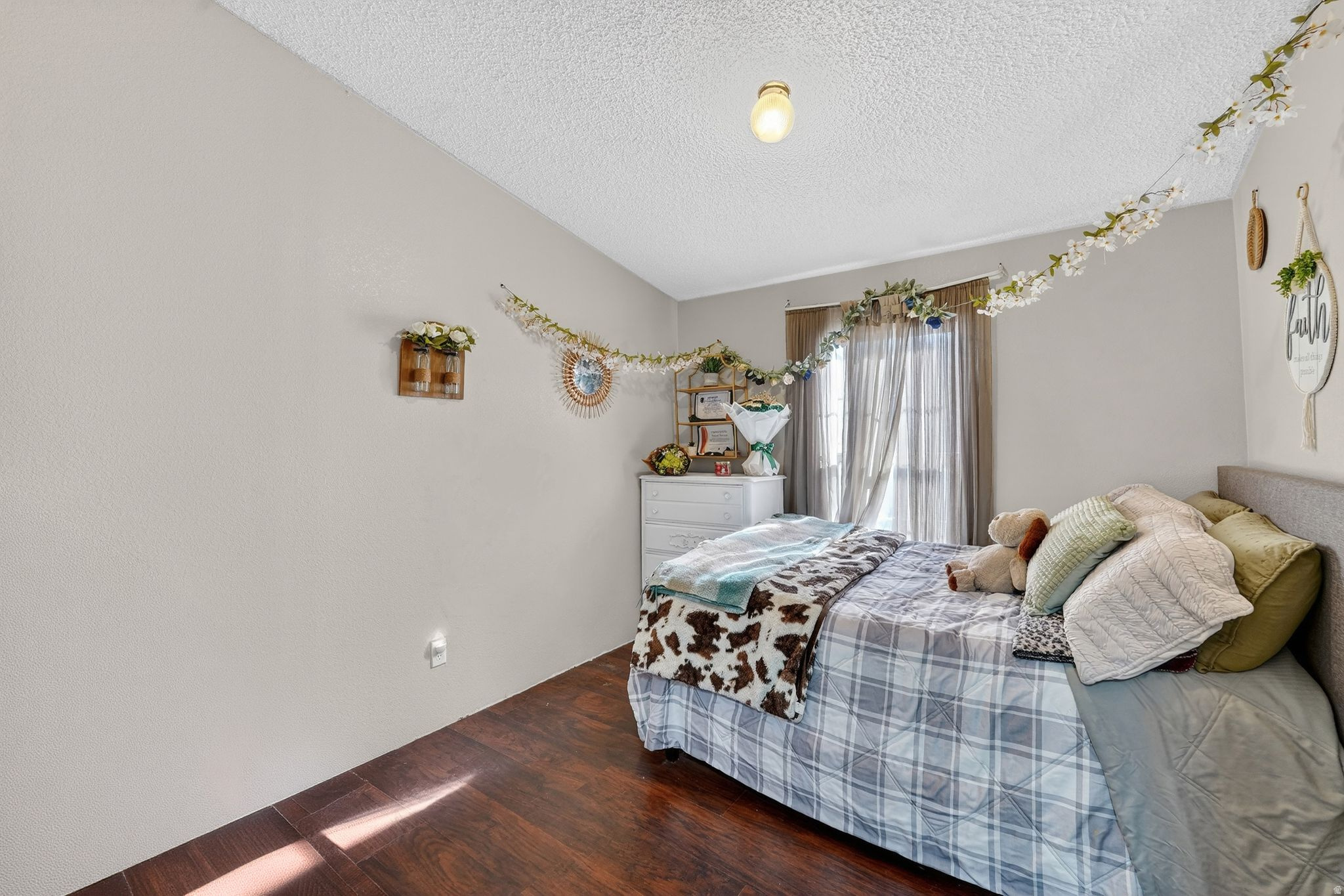 ROLLING HILLS - Residential