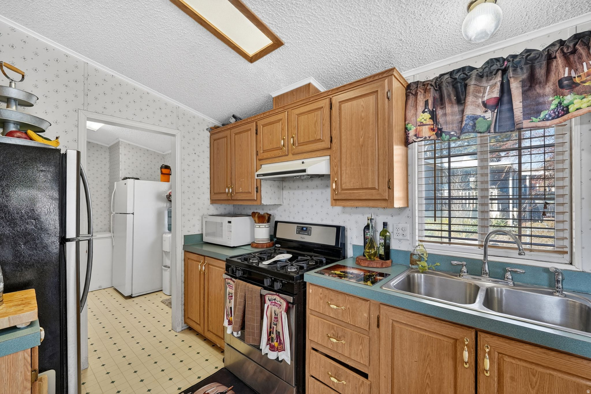 ROLLING HILLS - Residential