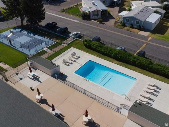 ROLLING HILLS - Residential