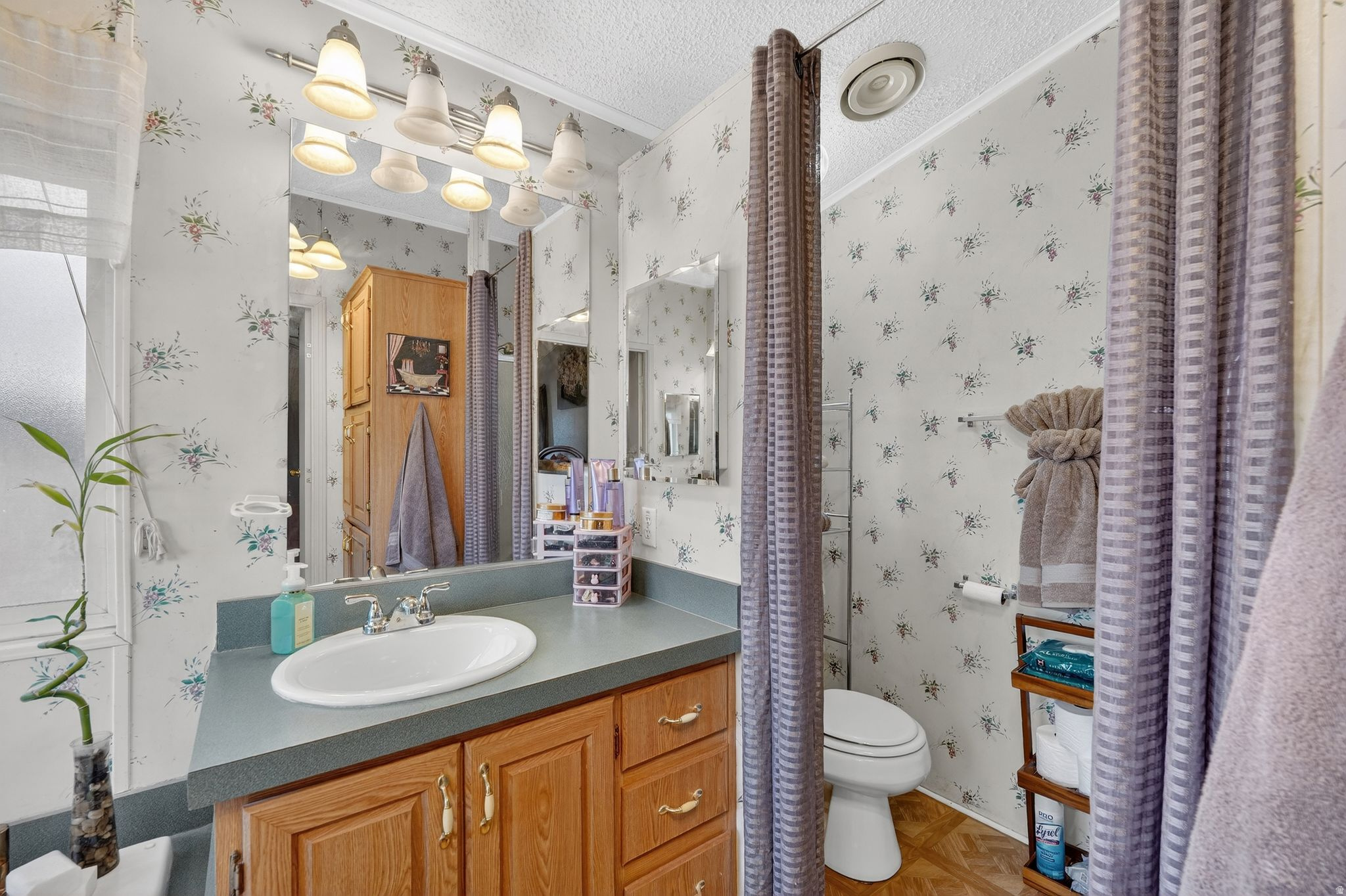 ROLLING HILLS - Residential