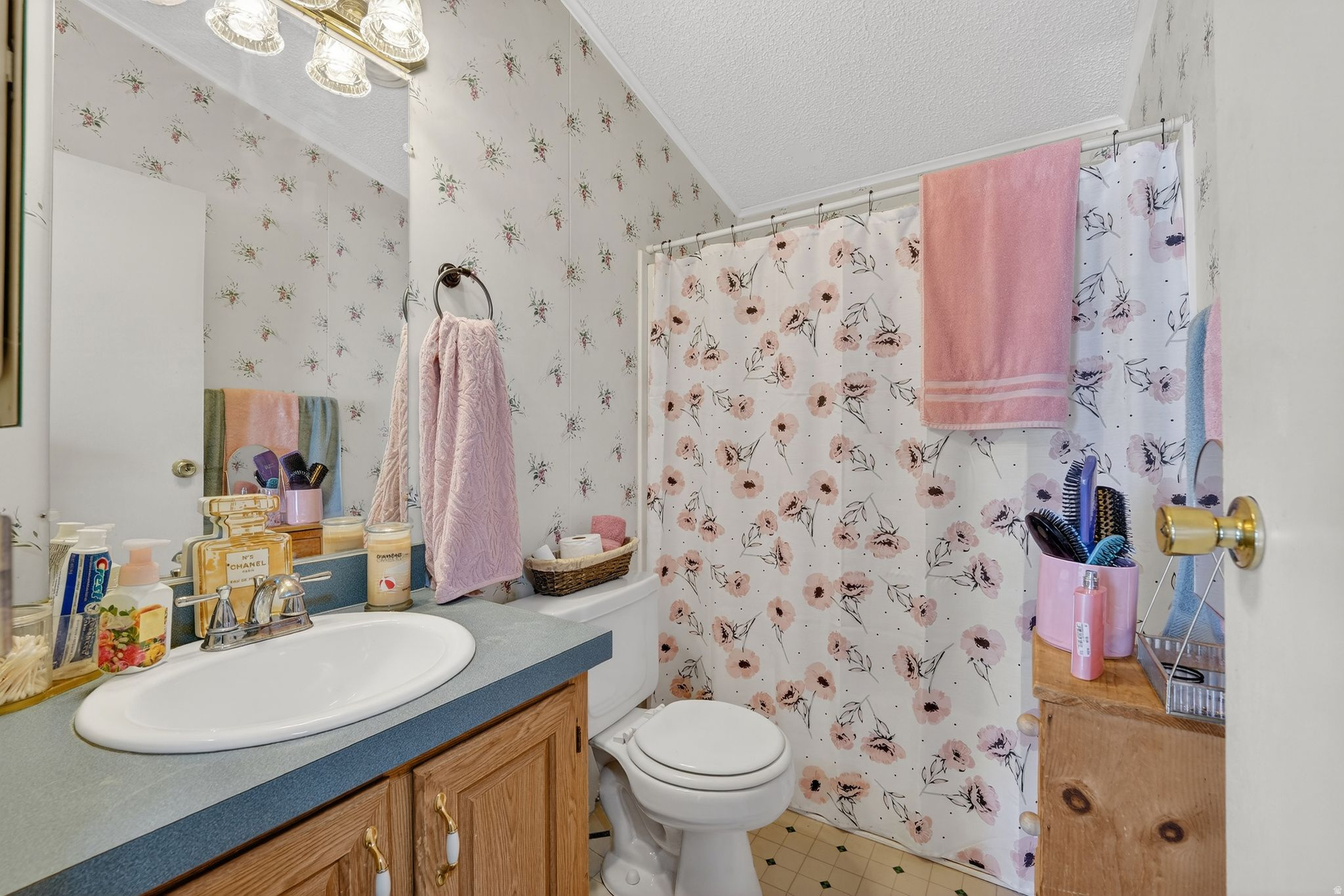 ROLLING HILLS - Residential