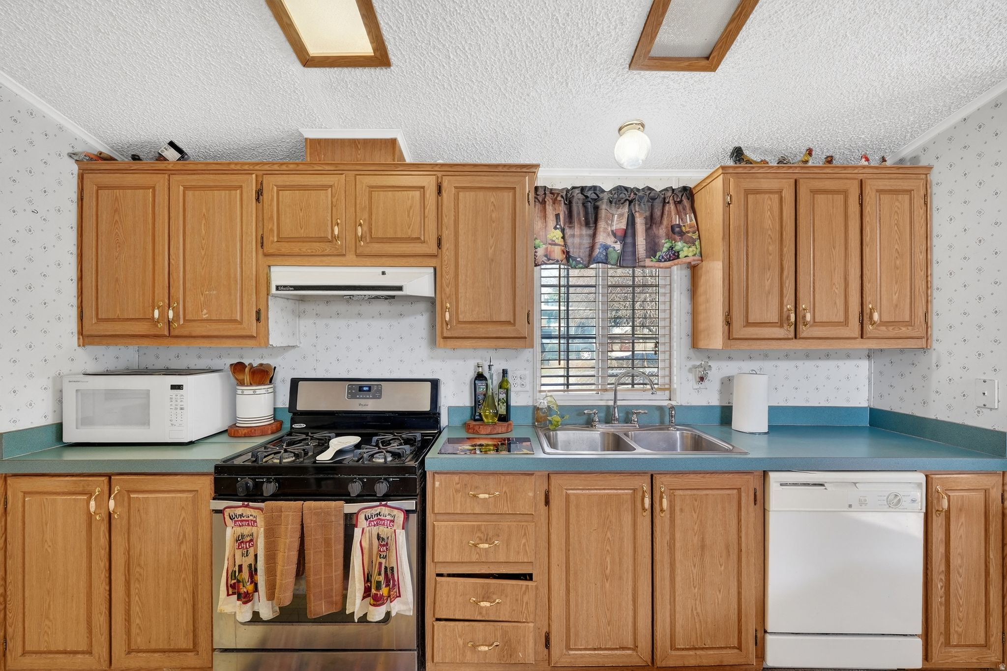 ROLLING HILLS - Residential