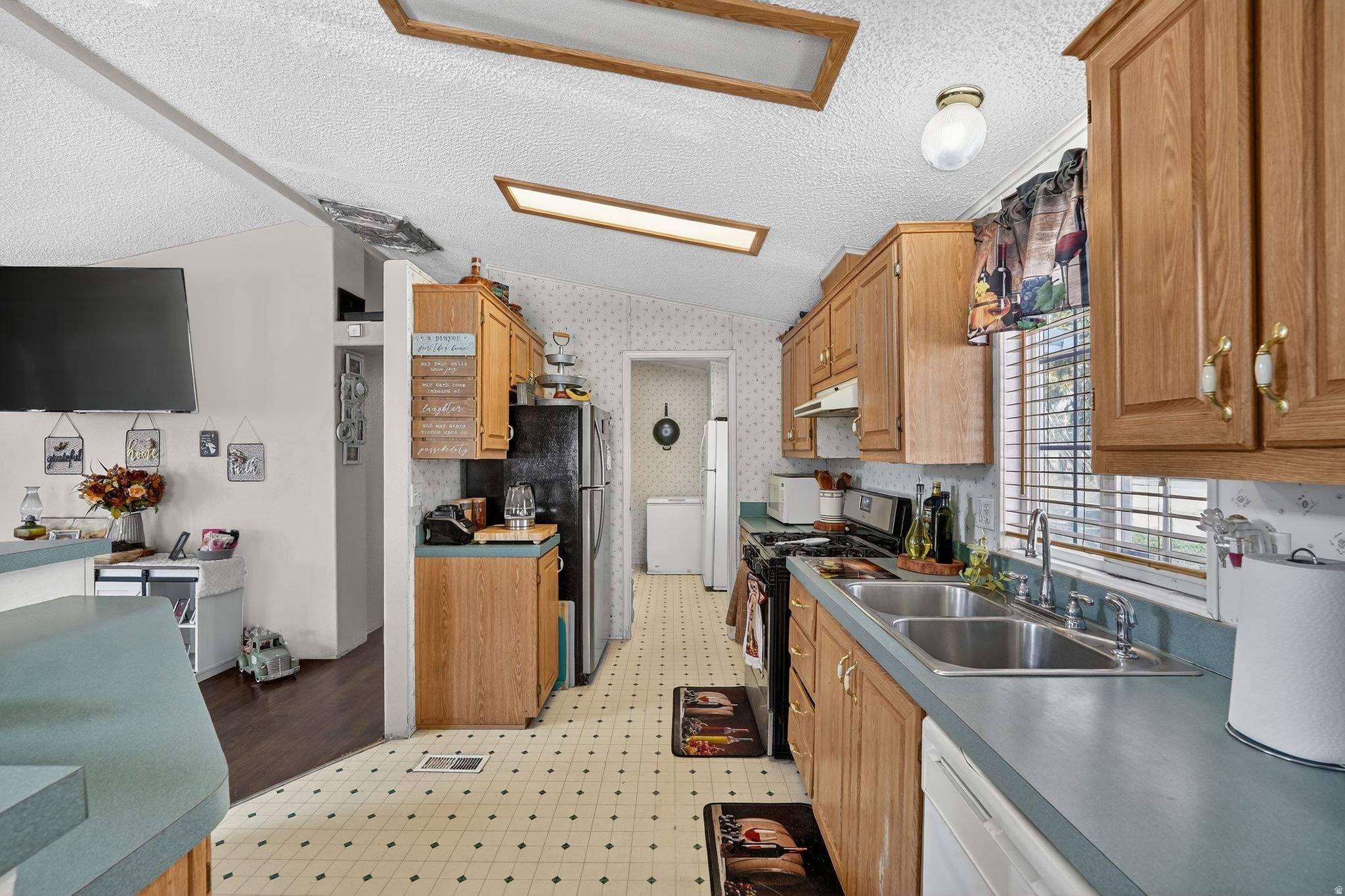 ROLLING HILLS - Residential