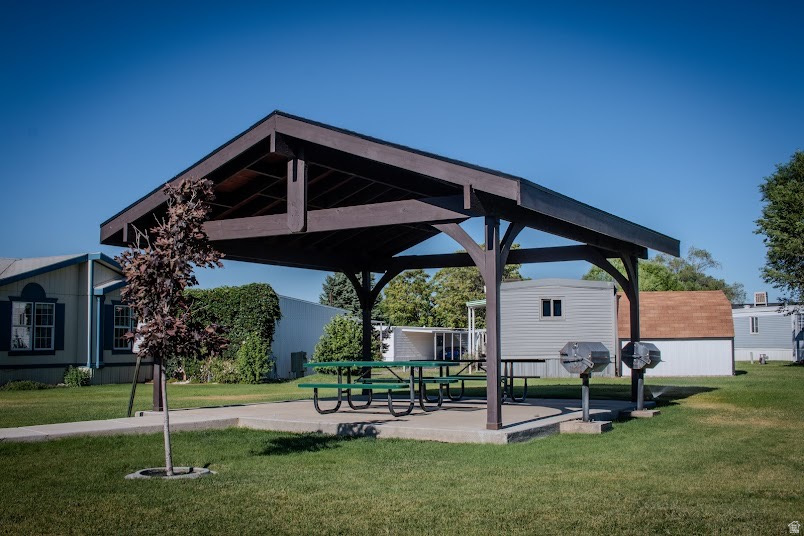 ROLLING HILLS - Residential