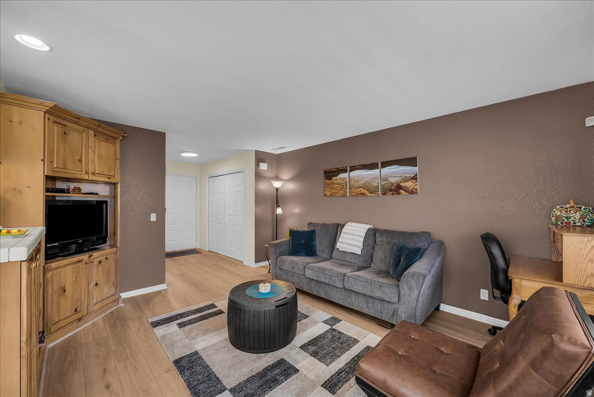 WILLOW RUN - Residential