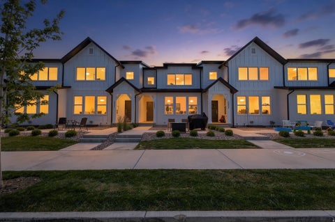 Townhouse For Sale - 10023 N Featherstone Dr<br/> Highland, UT 84003