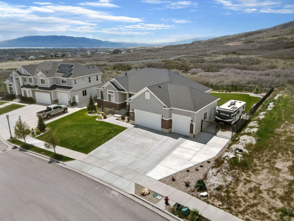 Photo of 12471 N MINOTS LEDGE DR #533, Highland, UT 84003 (MLS # 2156565)