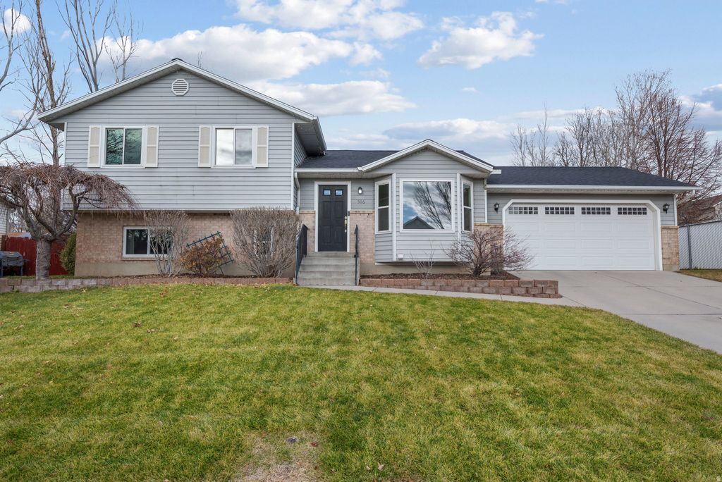 Photo of 516 W 2280 N, Lehi, UT 84043 (MLS # 2126326)